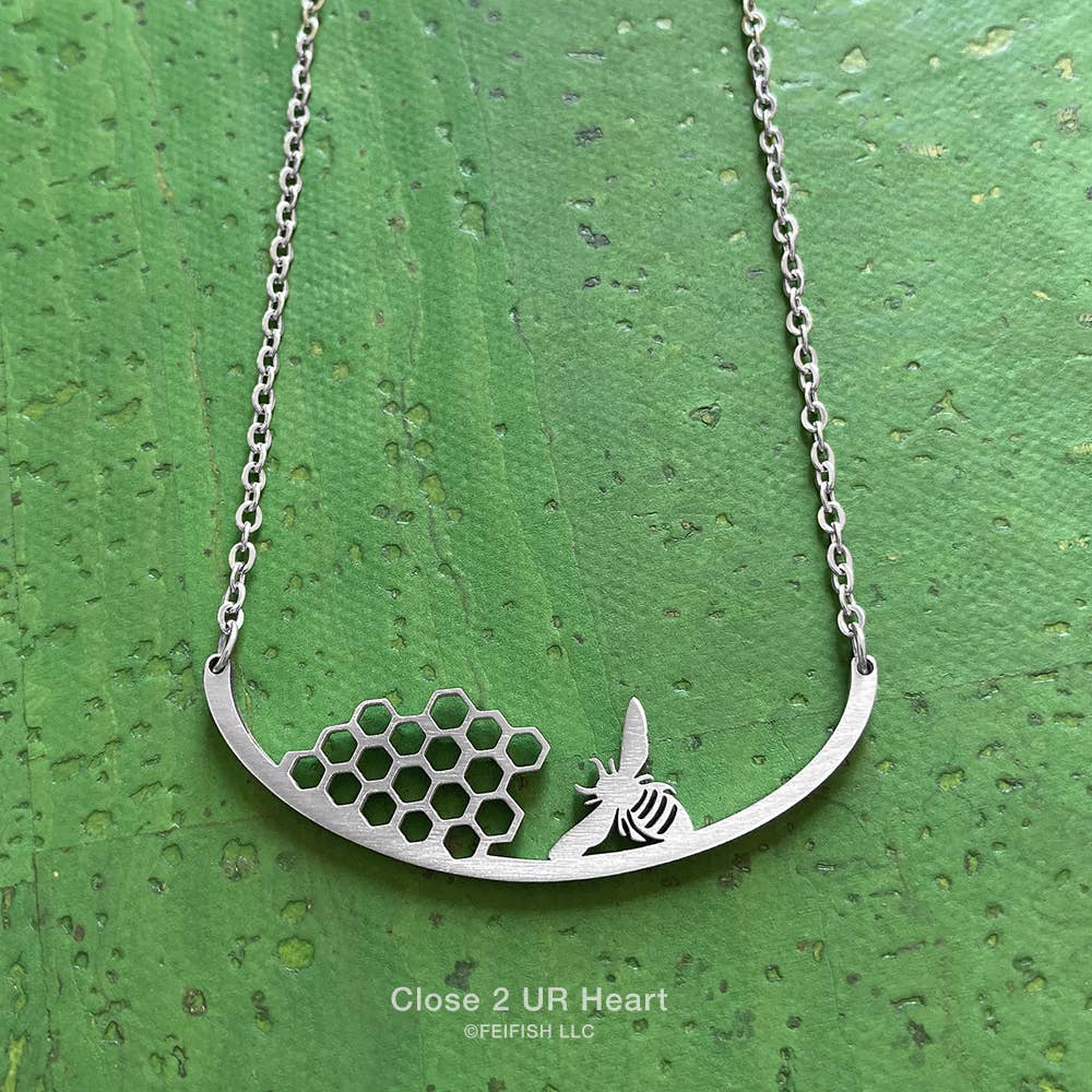 Close 2 UR Heart Bee Necklace